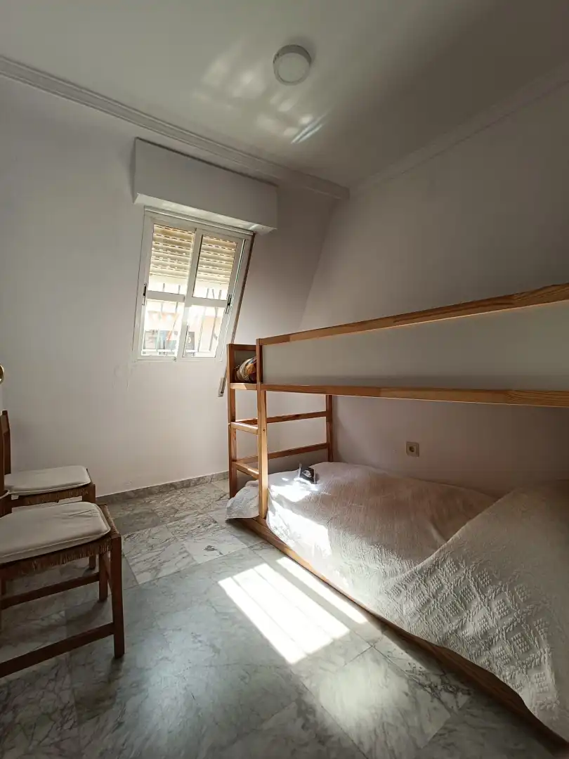 Schlafzimmer von Dachboden zur Miete in Sevilla mit Klimaanlage, Heizung und Terrasse