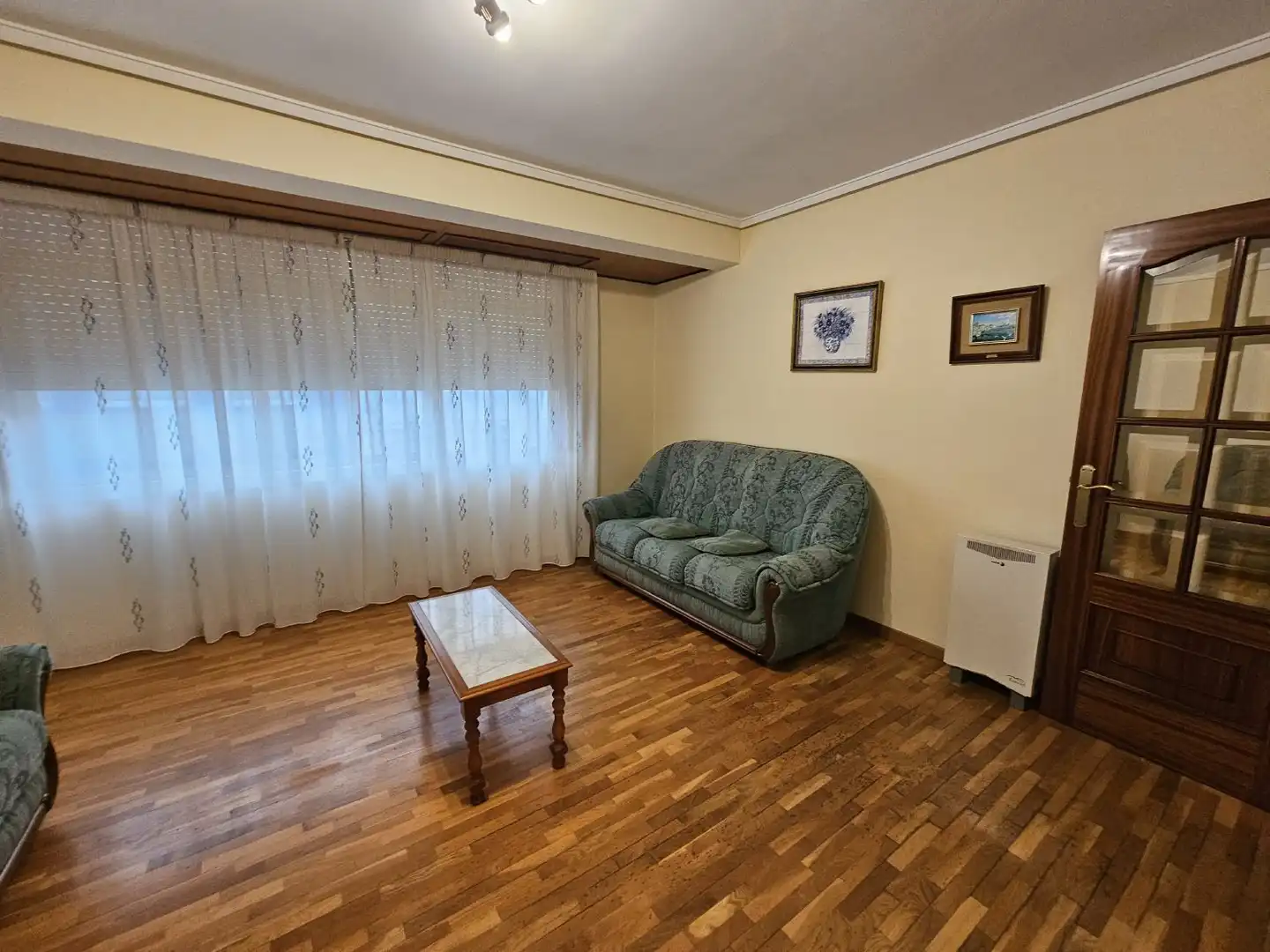 Sala d'estar de Pis de lloguer en A Coruña Capital  amb Calefacció i Moblat