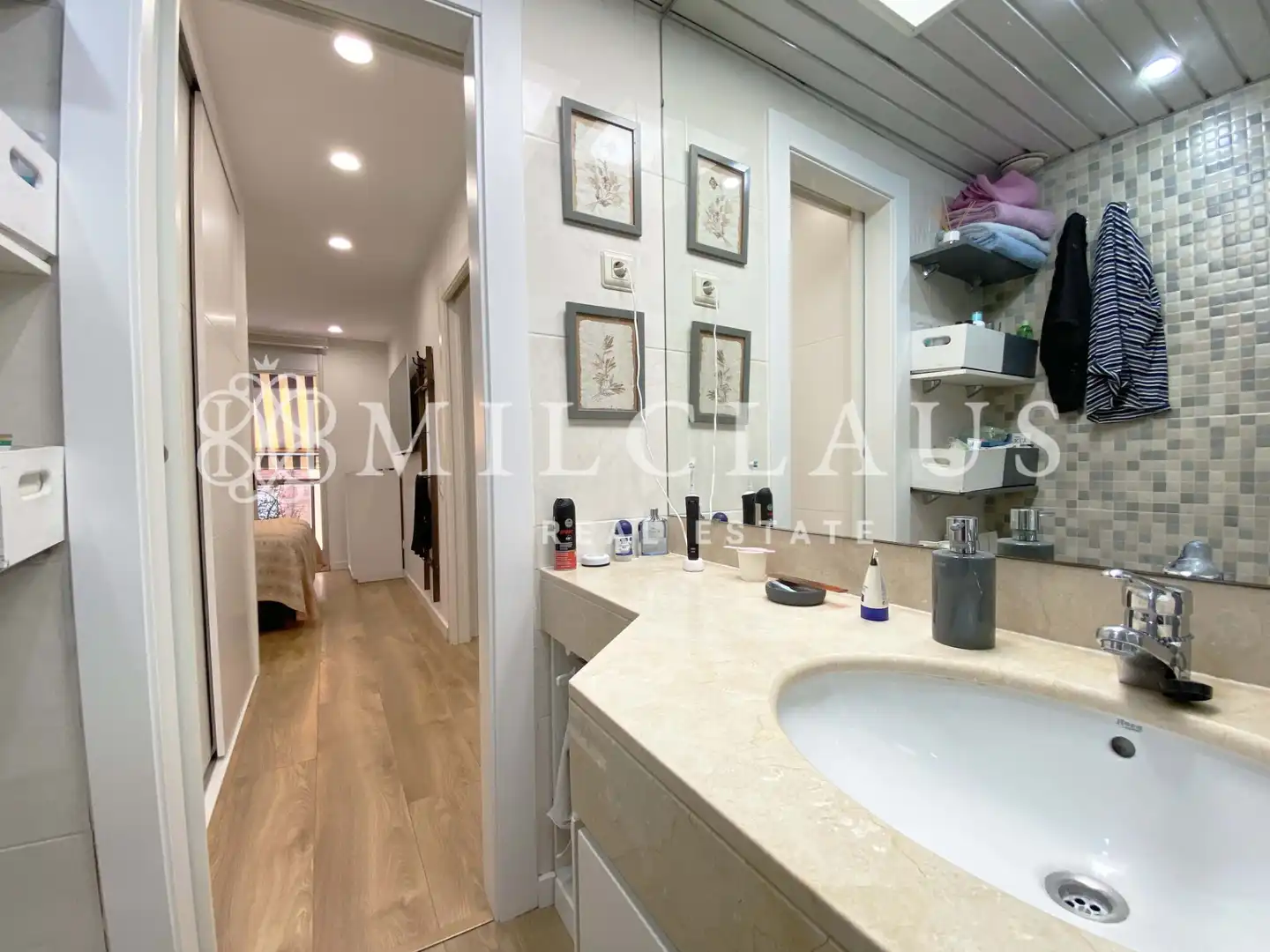 Badezimmer von Einfamilien-Reihenhaus zum Verkauf in L'Hospitalet de Llobregat mit Klimaanlage, Heizung und Parkett