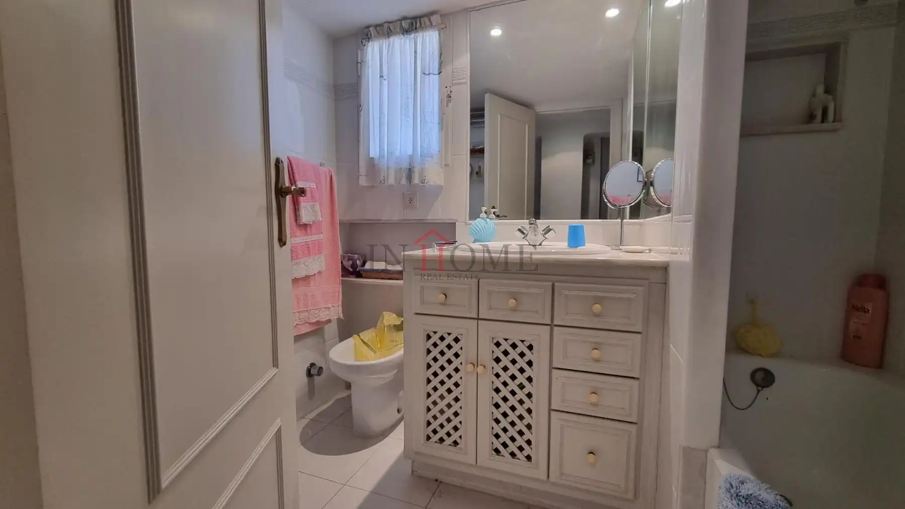 Baño de Apartamento en venta en Benidorm con Aire acondicionado y Amueblado