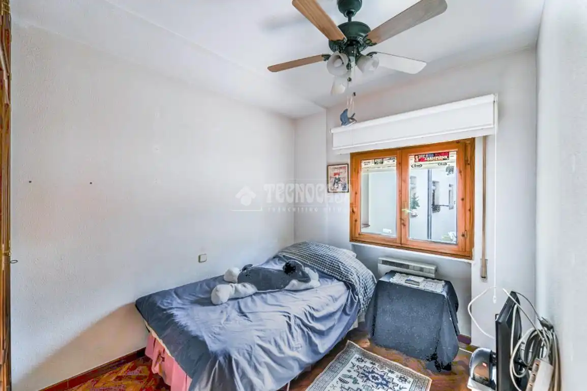 Habitación de Piso en venta en Madrid con Parquet y Balcón