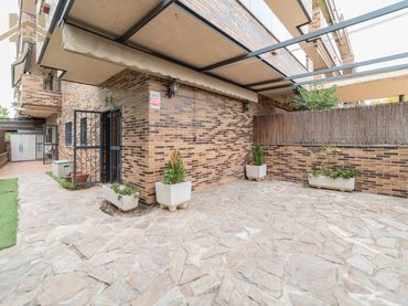 Pis amb piscina en venda a Calle Gómez Tejedor