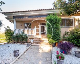 Vista exterior de Casa o xalet en venda en Alberic amb Calefacció, Jardí privat i Terrassa