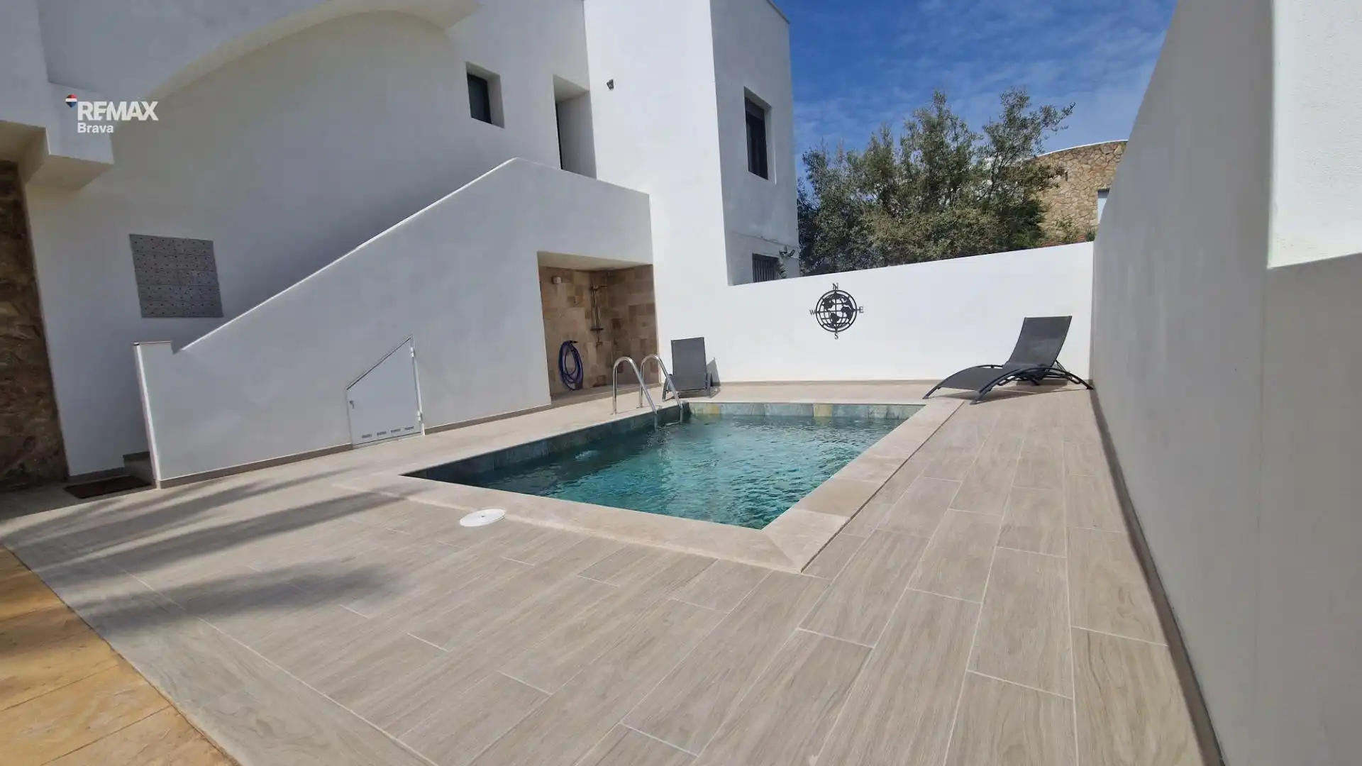 Schwimmbecken von Wohnung zum Verkauf in Empuriabrava mit Klimaanlage, Privatgarten und Terrasse