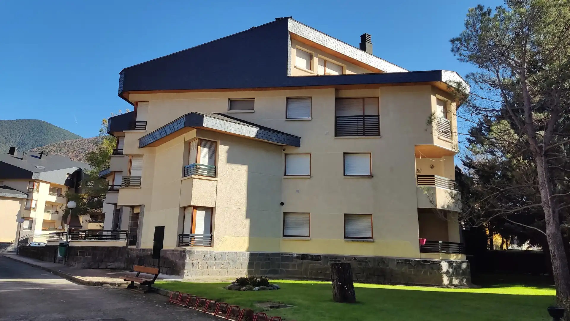 Vista exterior de Piso en venta en Biescas con Calefacción, Terraza y Amueblado