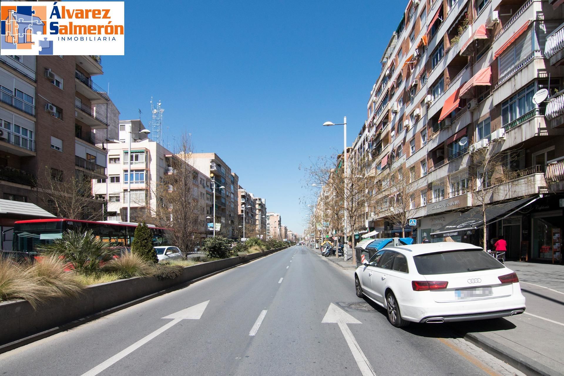 Vista exterior de Pis en venda en  Granada Capital amb Calefacció, Traster i Balcó
