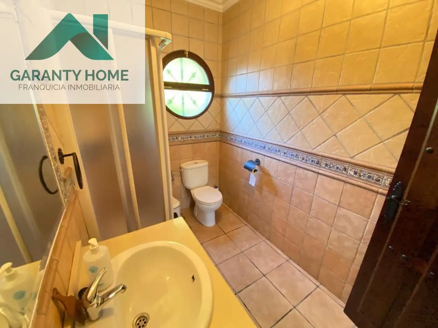 Baño de Casa o chalet en venta en Fuensanta de Martos con Jardín privado, Trastero y Piscina