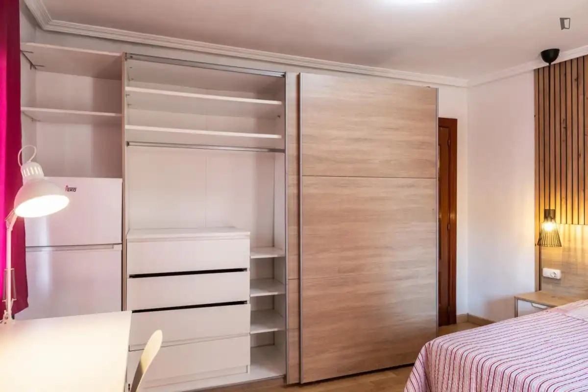Bedroom of Apartments for share in Madrid  with Air Conditioner, Furnished and Oven