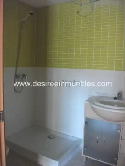 Duplexes for rent in Carrer de Pere Aleixandre, Mont-Olivet
