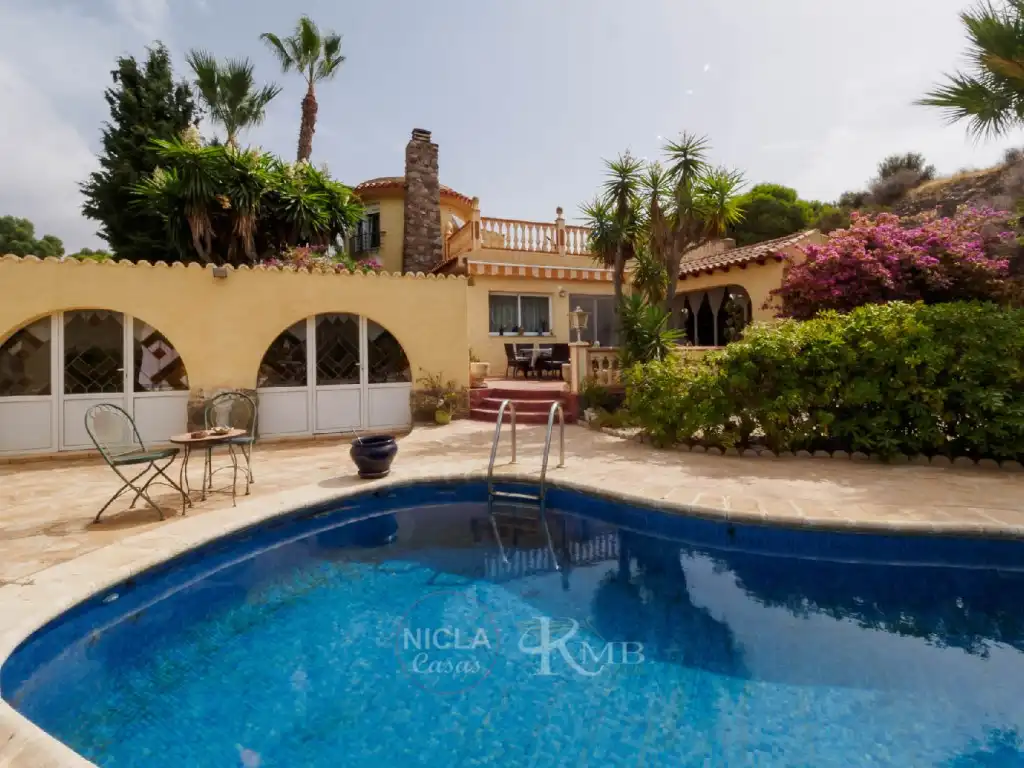 Villa avec piscine à vendre à Los Collados-Los Geraneos