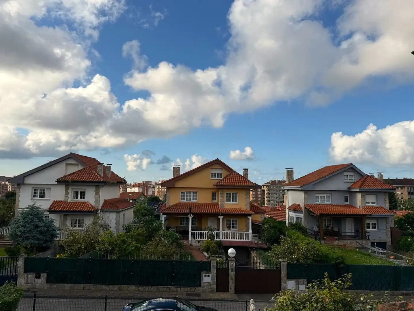 Vista exterior de Casa o chalet en venta en Gijón  con Calefacción, Terraza y Piscina
