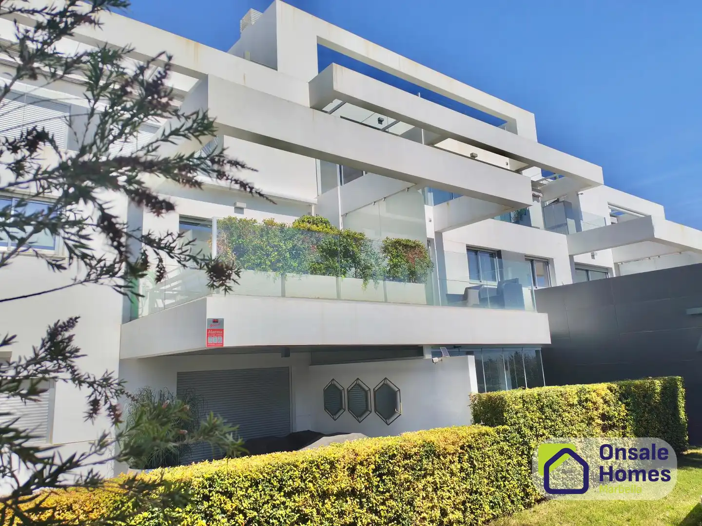 Exterior view of Attic for sale in Estepona  with Air Conditioner, Terrace and Storage room