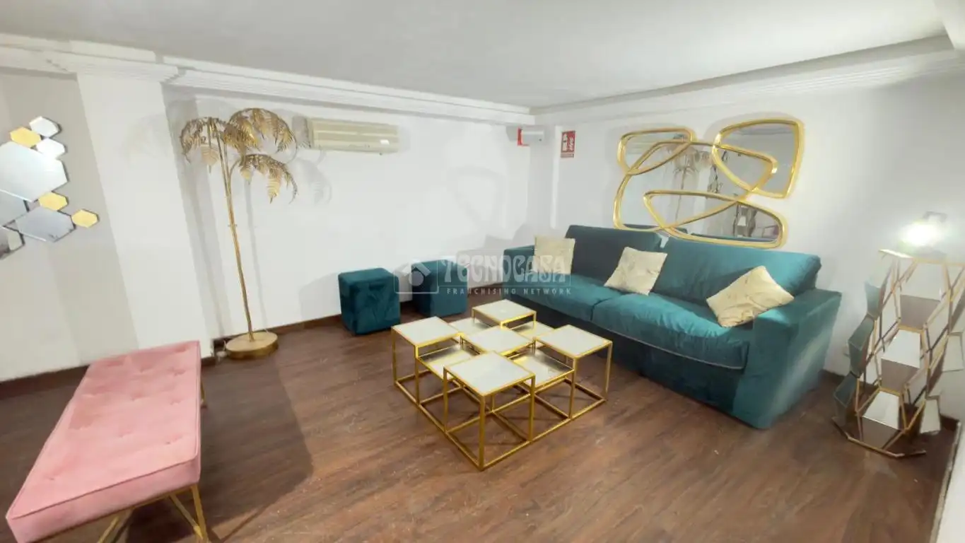Sala d'estar de Local en venda en Manilva amb Aire condicionat