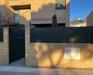 Vista exterior de Casa o xalet de lloguer en Boadilla del Monte amb Aire condicionat, Calefacció i Traster