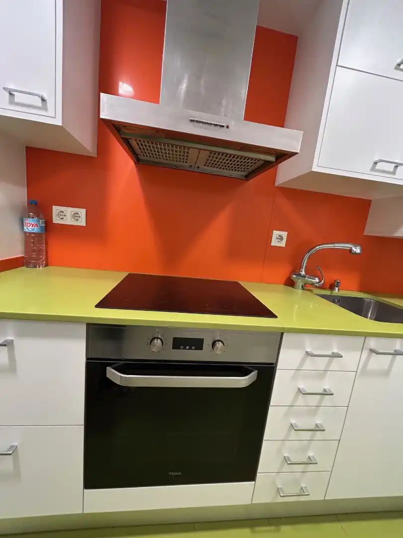 Kitchen of Flat for sale in L'Hospitalet de Llobregat  with Air Conditioner, Heating and Oven