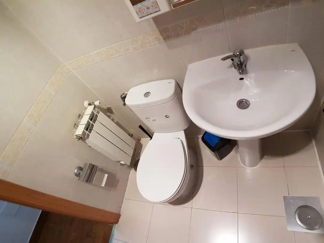 Badezimmer von Wohnung zur Miete in Madrid mit Heizung, Privatgarten und Terrasse