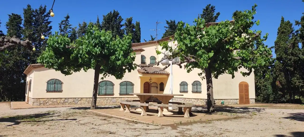 Vista exterior de Finca rústica en venda en Riudoms amb Calefacció, Jardí privat i Piscina