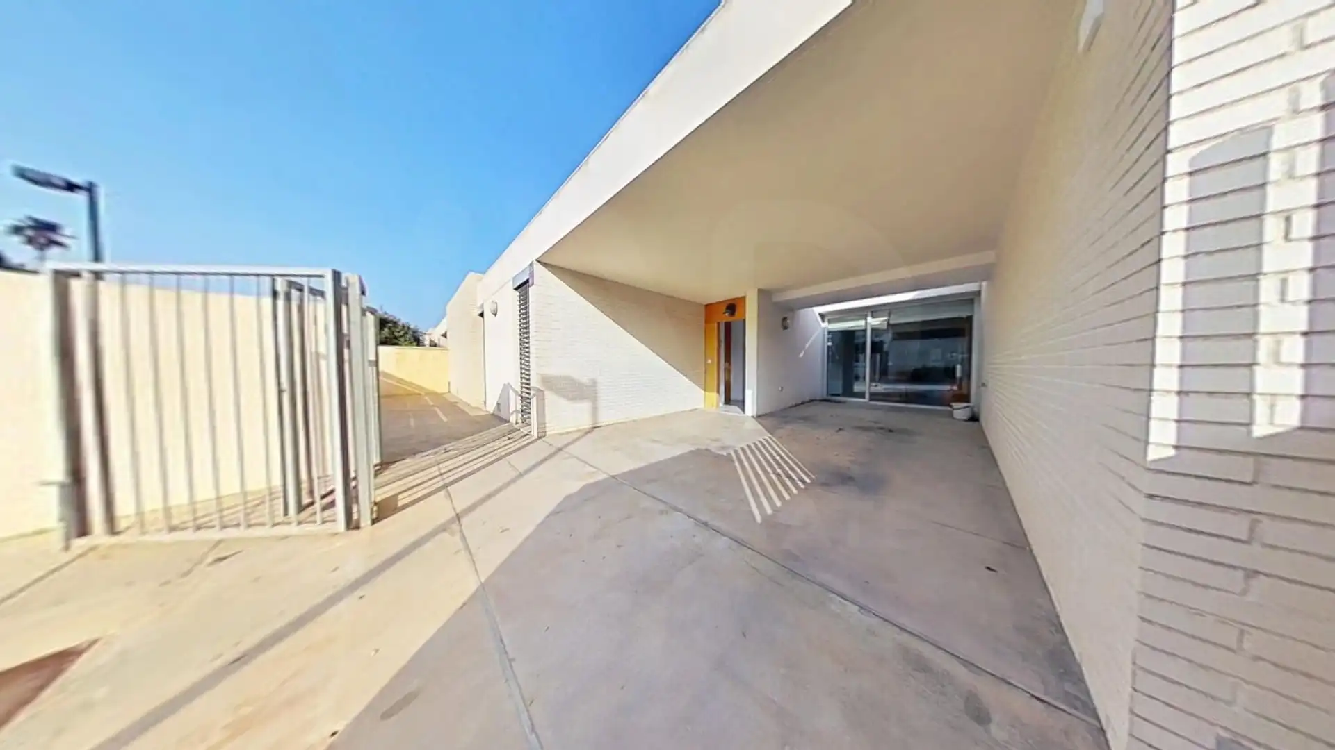 Vista exterior de Casa o xalet en venda en Alicante / Alacant amb Aire condicionat, Calefacció i Terrassa