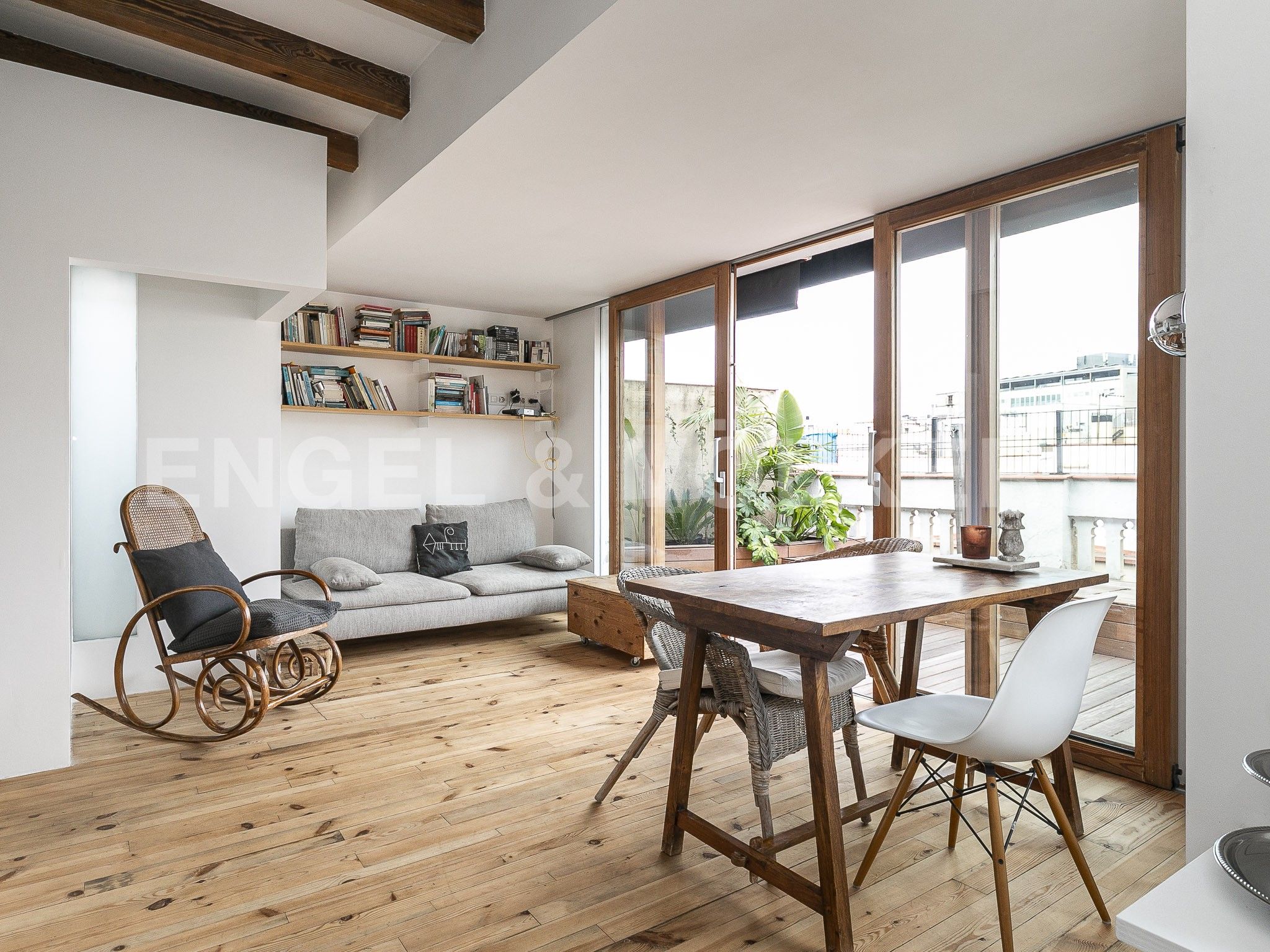 Living room of Attic to rent in  Barcelona Capital  with Air Conditioner, Heating and Parquet flooring
