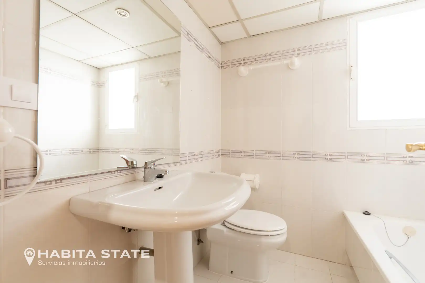 Bathroom of Flat for rent in Almería  with Air Conditioner, Heating and Terrace