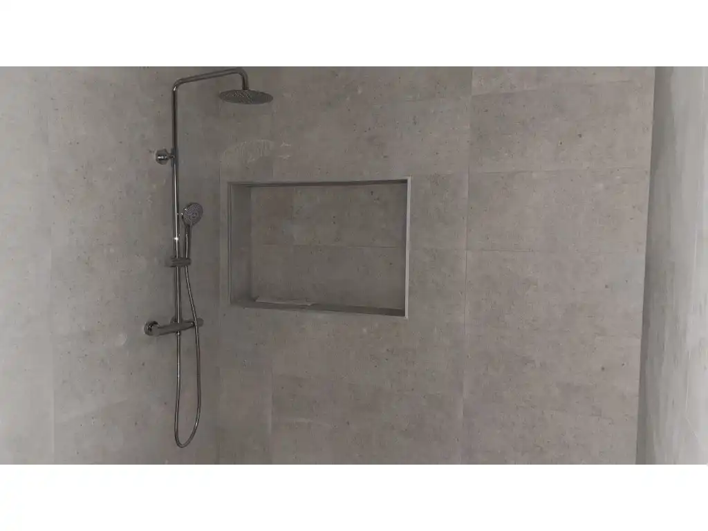 Badezimmer von Erdgeschoss zum Verkauf in Manlleu, Barcelona