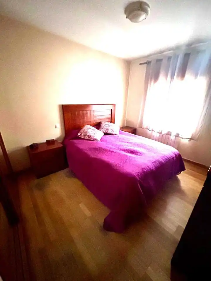 Dormitori de Casa adosada en venda en El Hoyo de Pinares  amb Calefacció i Terrassa