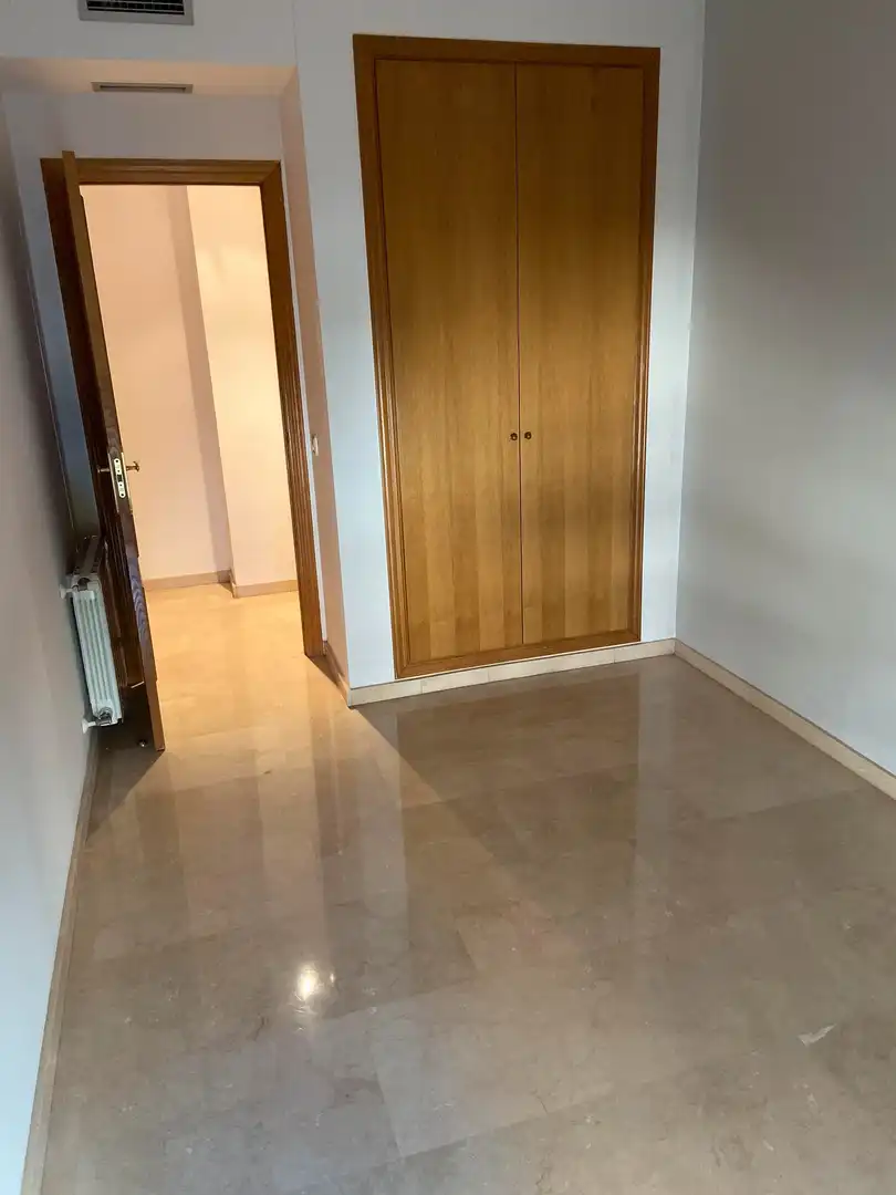 Wohnung zur Miete in Valencia mit Klimaanlage, Heizung und Terrasse