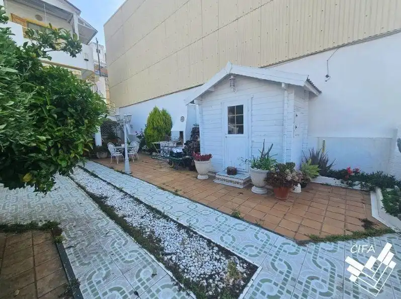 Vista exterior de Casa o chalet en venta en Càlig con Calefacción, Jardín privado y Amueblado