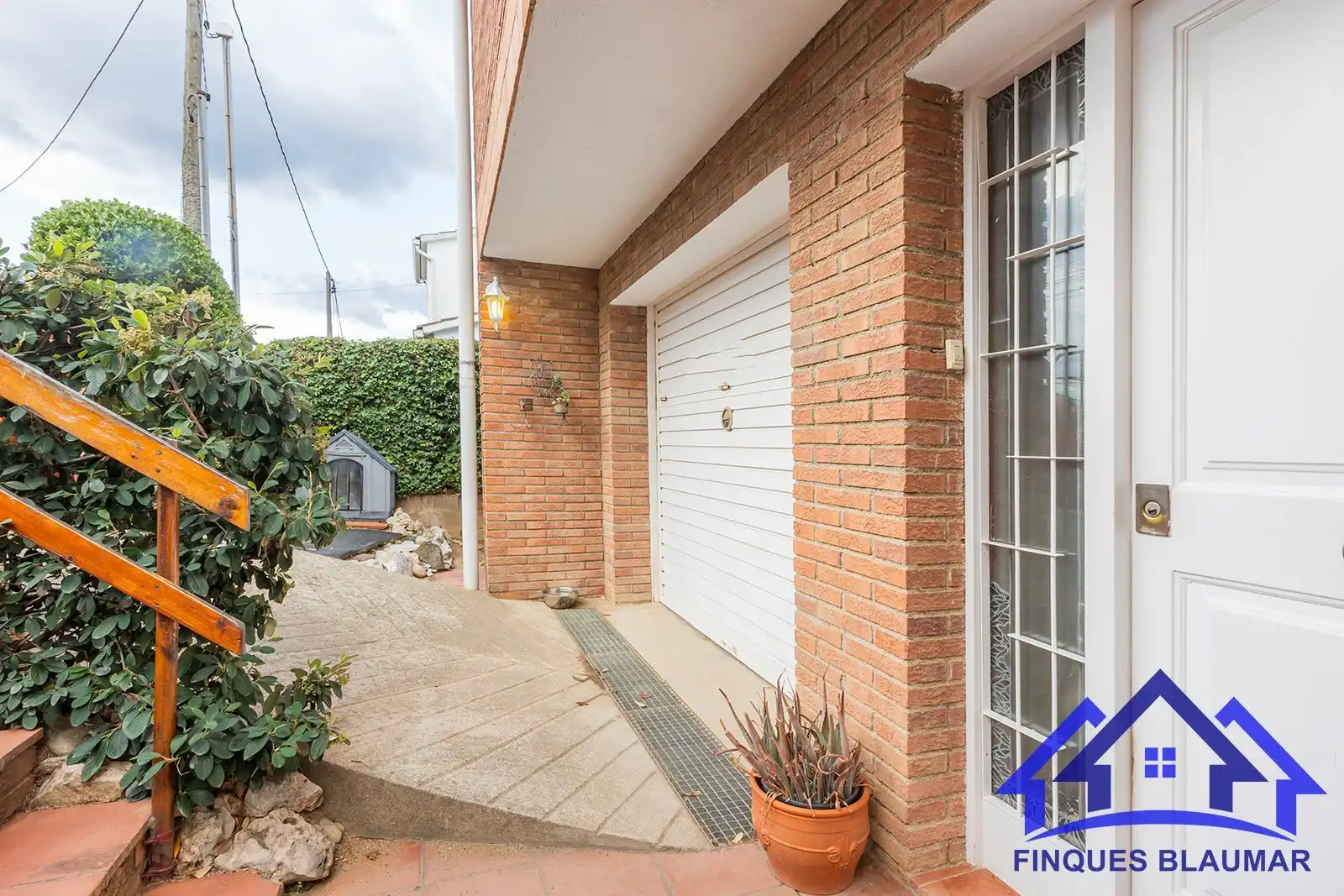 Vista exterior de Casa o xalet en venda en Sant Iscle de Vallalta amb Calefacció, Jardí privat i Terrassa