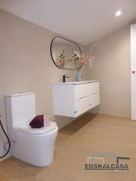 Bathroom of Flat for sale in Bilbao   with Heating and Terrace