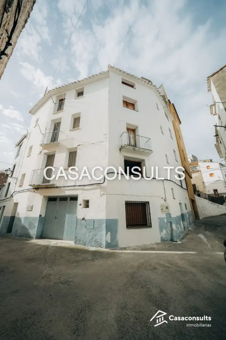 Casa con terraza en venta en Llucena / Lucena del Cid, imagen 2