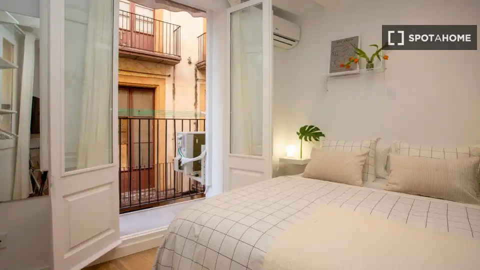 Flat with terrace to rent in Ciutat Vella, imagen 14