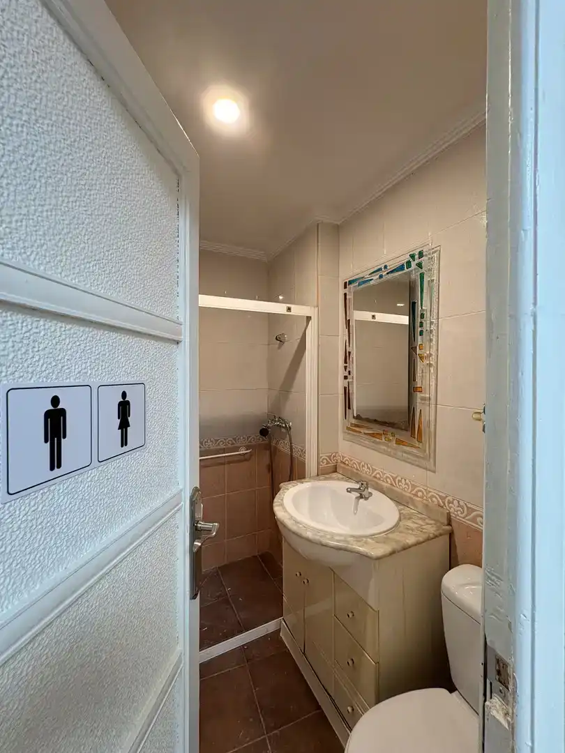 Badezimmer von Erdgeschoss zur Miete in Silla mit Klimaanlage, Abstellraum und Möbliert