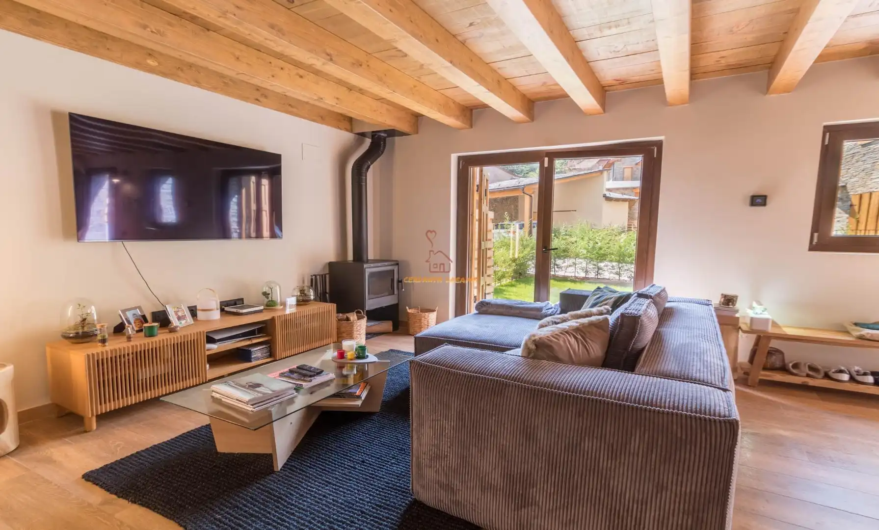 Sala d'estar de Casa adosada en venda en Fontanals de Cerdanya amb Aire condicionat, Calefacció i Jardí privat