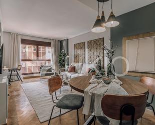 Sala d'estar de Apartament de lloguer en  Madrid Capital amb Aire condicionat