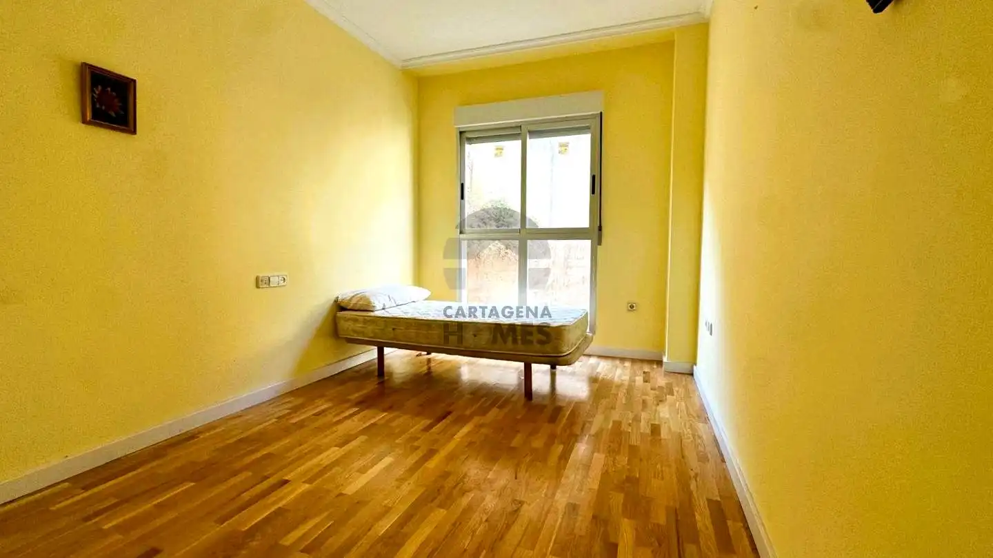 Bedroom of Flat for sale in Cartagena  with Air Conditioner, Parquet flooring and Storage room