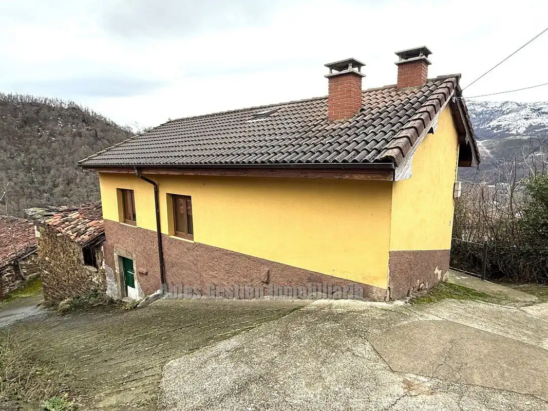 Außenansicht von Haus oder Chalet zum Verkauf in Quirós mit Heizung und Abstellraum