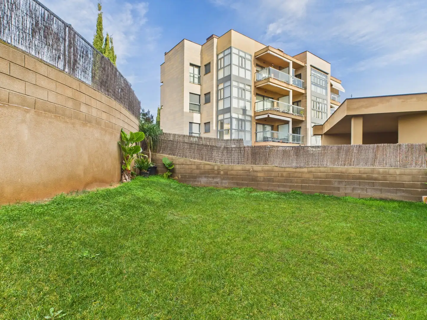 Vista exterior de Planta baixa en venda en  Palma de Mallorca amb Aire condicionat, Calefacció i Jardí privat