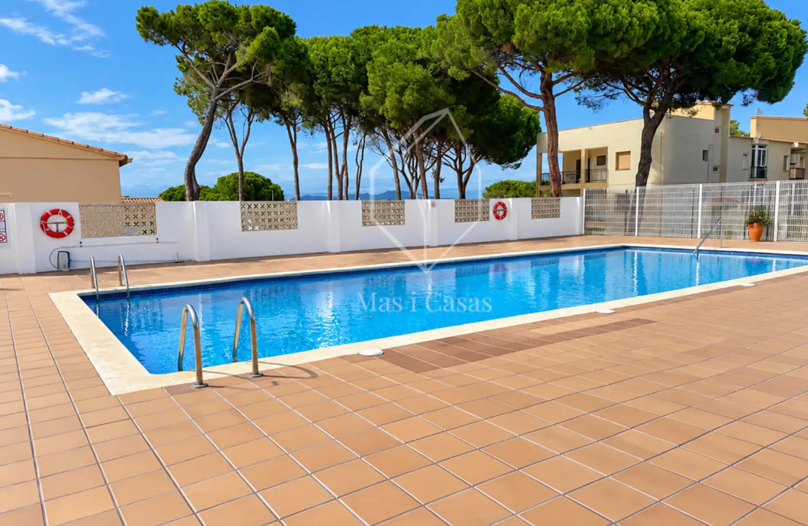 Piscina de Apartamento en venta en L'Escala con Aire acondicionado, Calefacción y Terraza