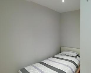 Bedroom of Apartment to share in  Madrid Capital  with Air Conditioner