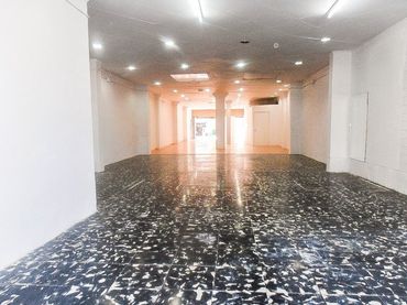 Locale commerciale in vendita a Centre - Sant Oleguer