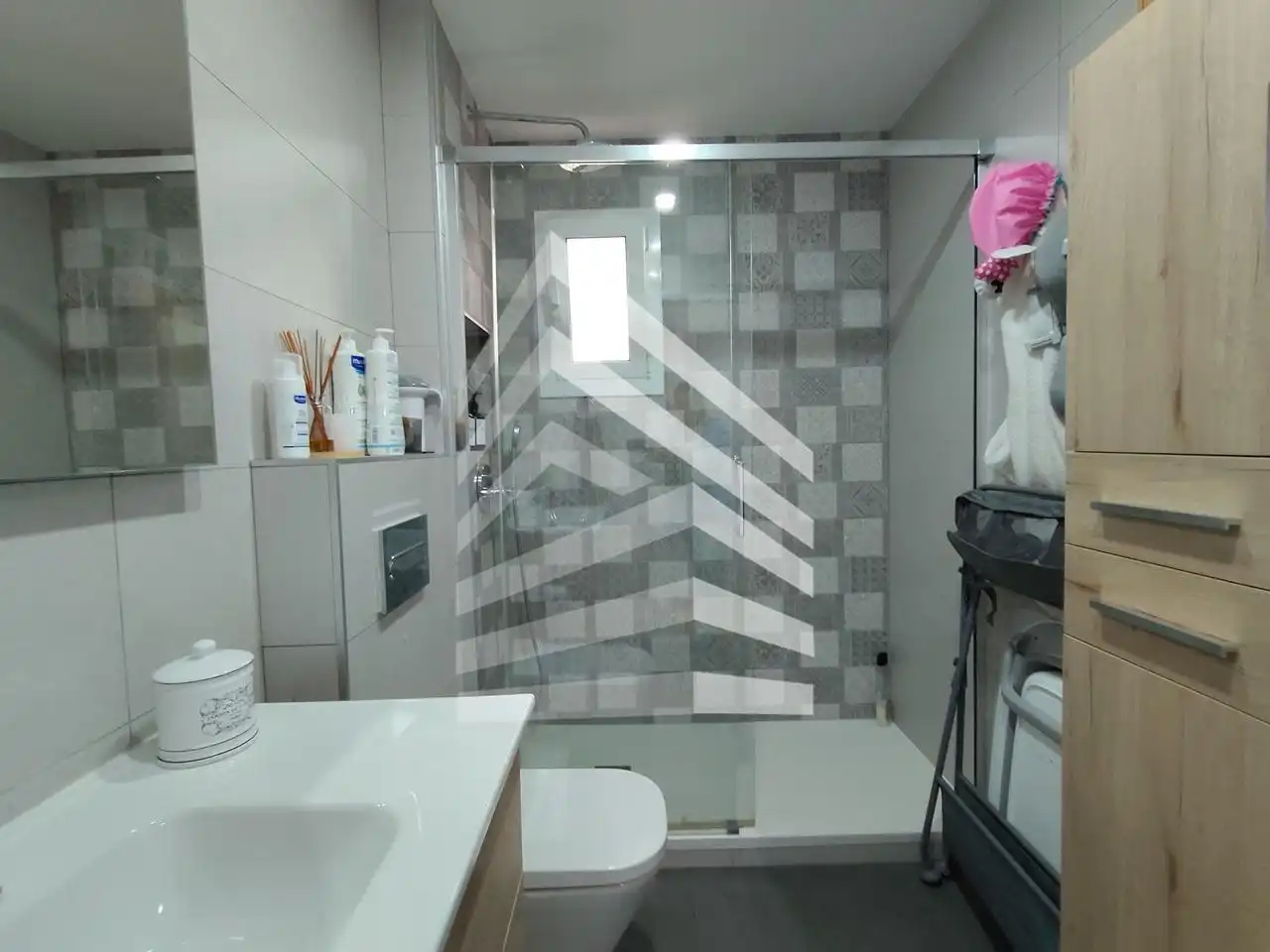 Badezimmer von Wohnung zum Verkauf in Barcelona mit Heizung, Parkett und Möbliert