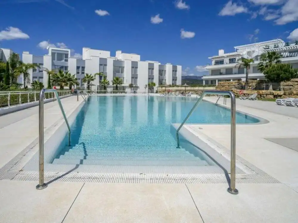 Piscina de Casa adosada en venta en Estepona con Aire acondicionado, Terraza y Trastero