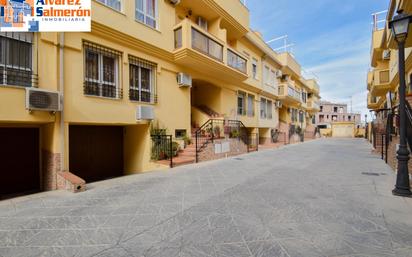 Vista exterior de Casa adosada en venda en Armilla amb Aire condicionat, Calefacció i Terrassa