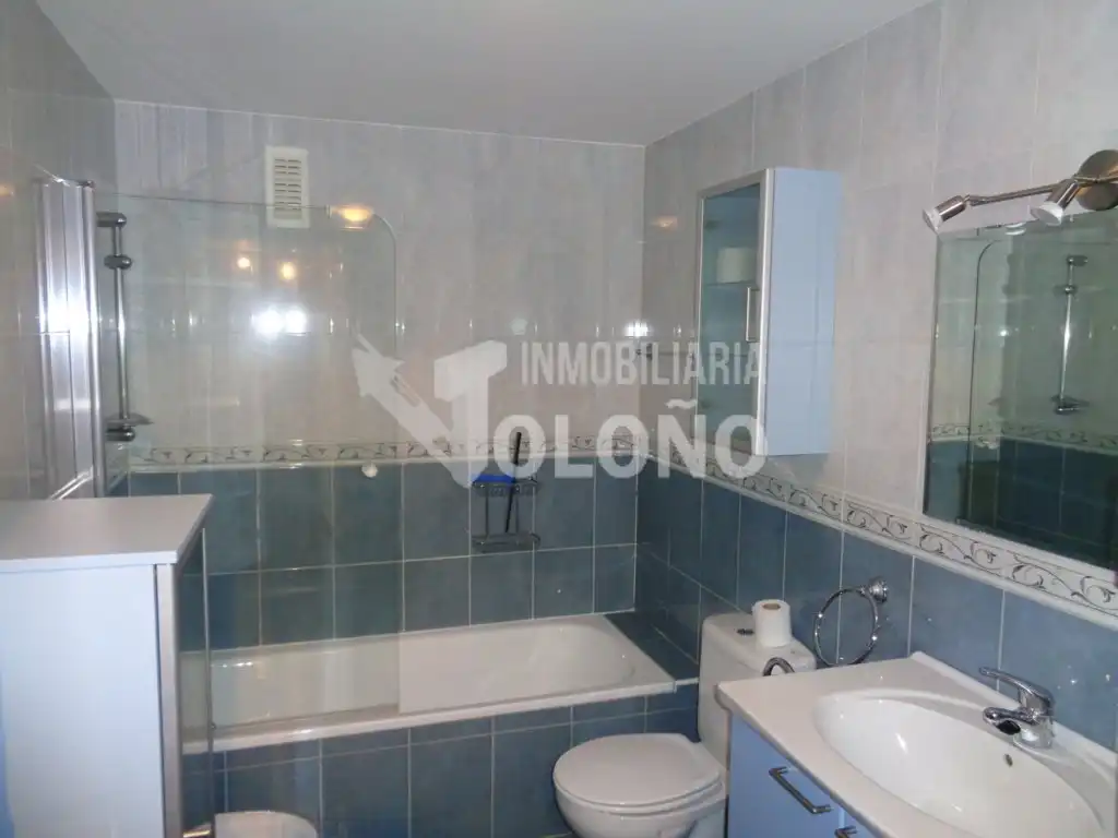 Baño de Apartamento en venta en Haro con Calefacción, Parquet y Trastero
