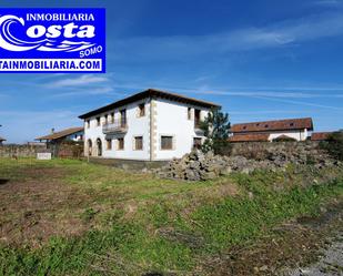 Vista exterior de Casa o xalet en venda en Ribamontán al Mar amb Calefacció, Jardí privat i Terrassa