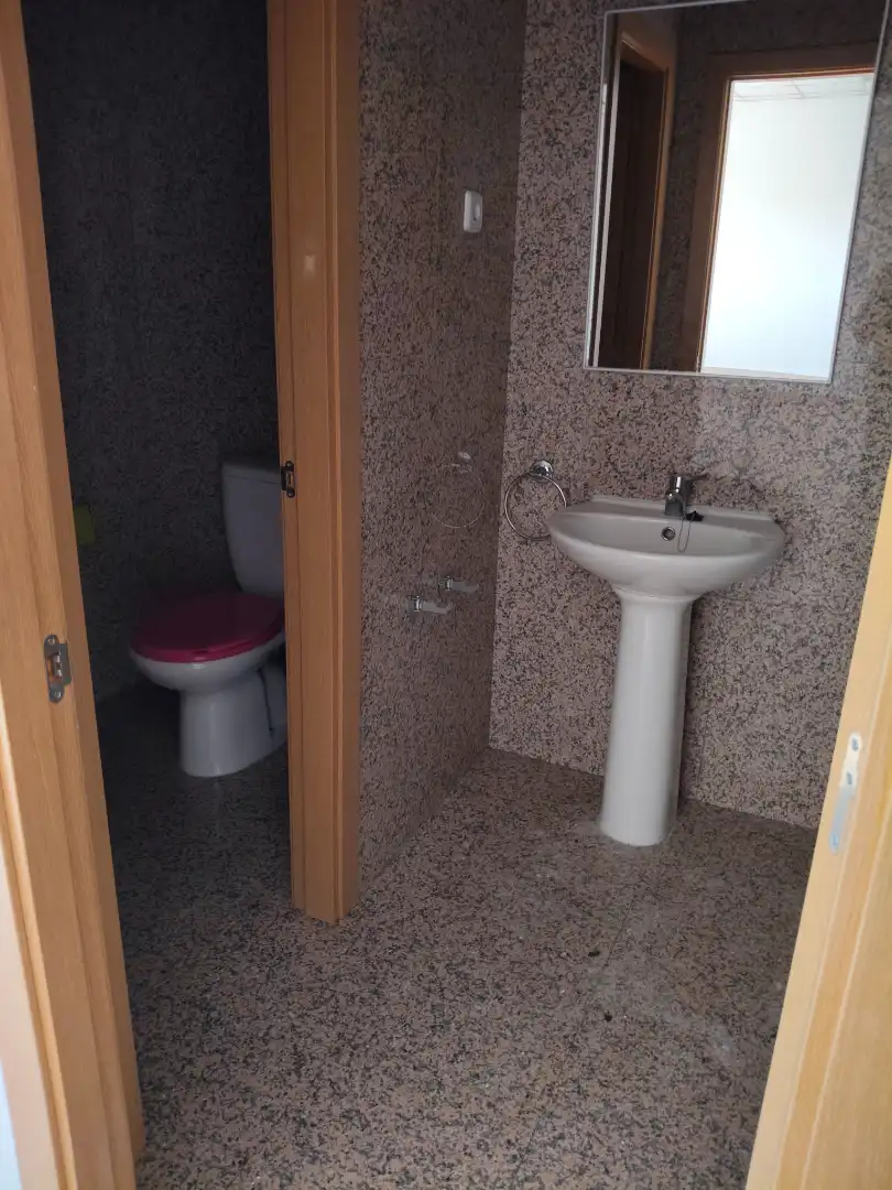 Badezimmer von Fabrikhallen zum Verkauf in Illescas
