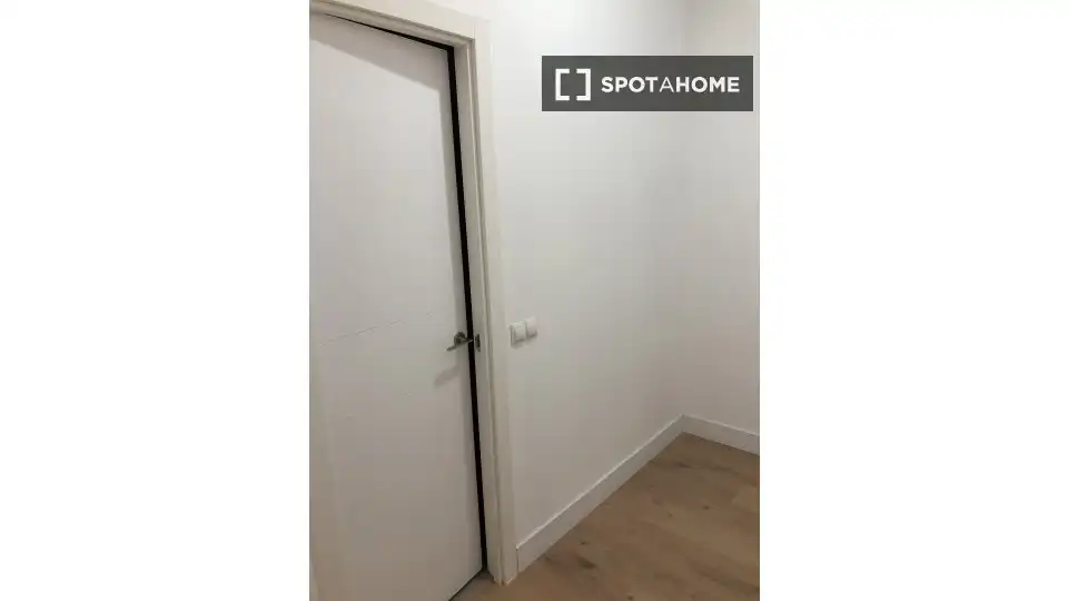 Habitación de Piso de alquiler en Madrid con Aire acondicionado, Calefacción y Amueblado