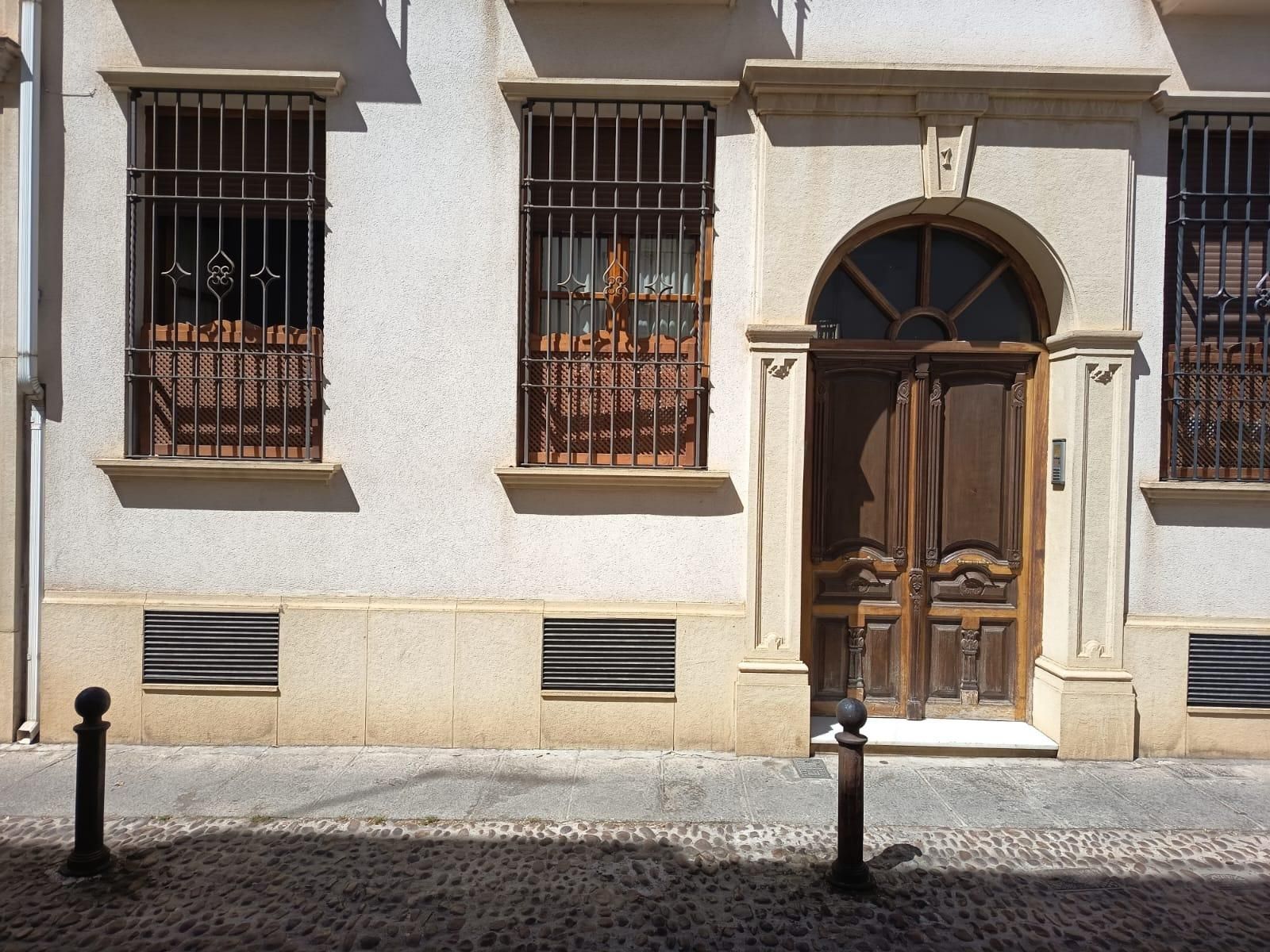 Vista exterior de Casa o xalet en venda en  Córdoba Capital amb Aire condicionat, Terrassa i Traster