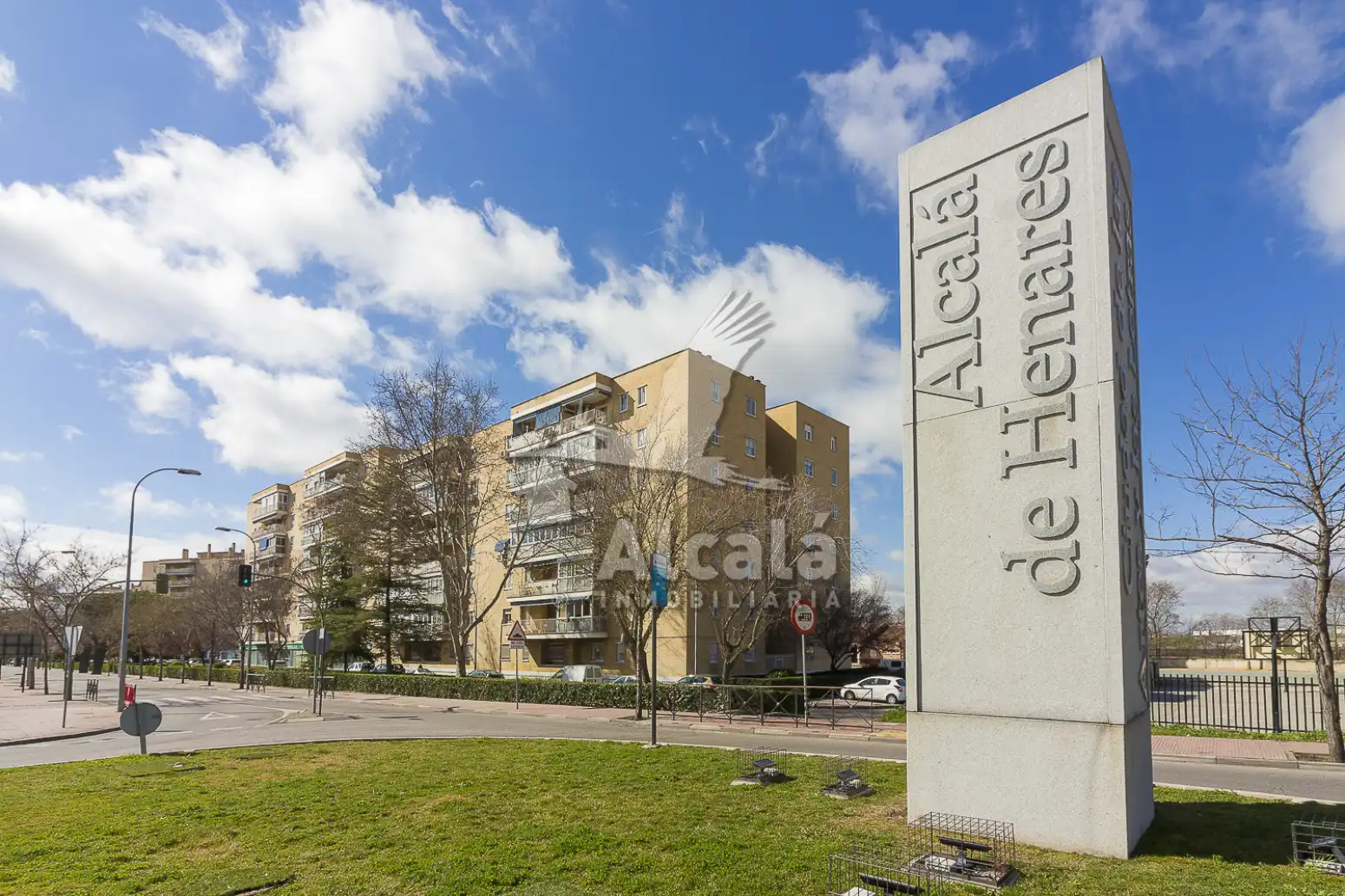 Vista exterior de Piso en venta en Alcalá de Henares con Calefacción, Parquet y Terraza